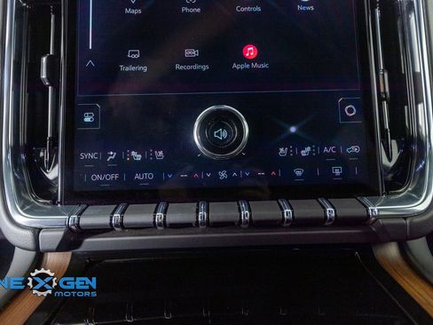 Used 2025 GMC Yukon XL Denali w/ Sun & Power Step Package AWD/4WD image 19