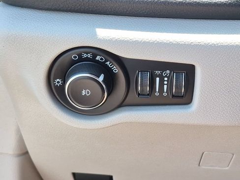 Used 2022 Chrysler Pacifica Touring-L FWD image 22