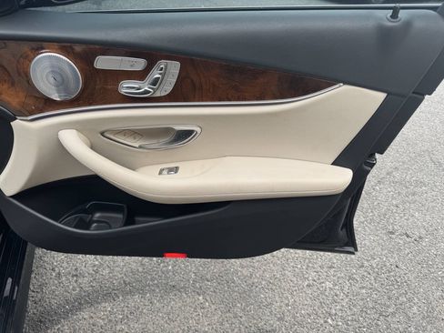 Used 2019 Mercedes-Benz E 300 4MATIC image 34