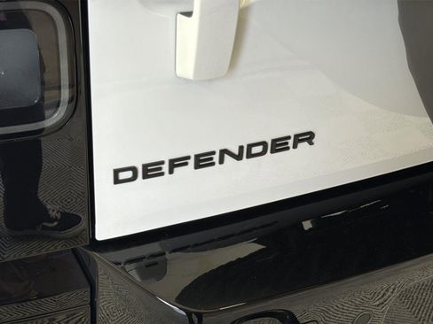 New 2026 Land Rover Defender 110 X-Dynamic SE image 28