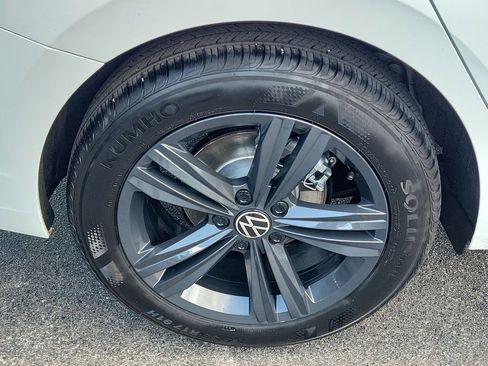 Used 2024 Volkswagen Jetta SE FWD image 7