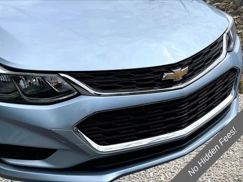 Used 2018 Chevrolet Cruze LS FWD image 19