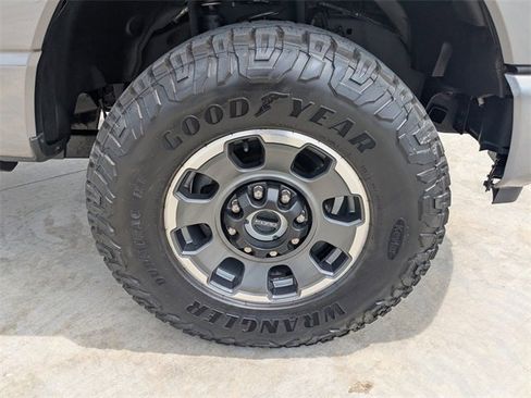 Used 2024 Ford F350 Platinum w/ Tremor Off-Road Package image 10