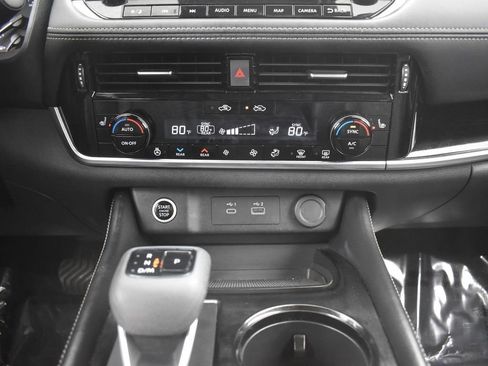 Used 2023 Nissan Rogue SL w/ SL Premium Package image 11