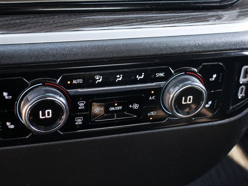 Used 2025 Chevrolet Silverado 2500 LT w/ Convenience Package image 30