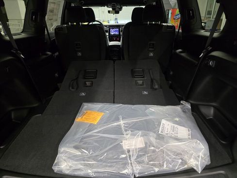 New 2025 Jeep Grand Cherokee L Laredo image 37