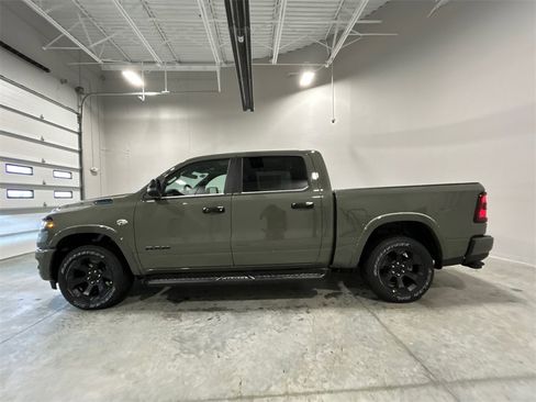 New 2026 RAM 1500 4x4 Crew Cab image 9