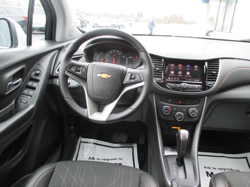 Used 2022 Chevrolet Trax LT w/ Sport Edition image 12