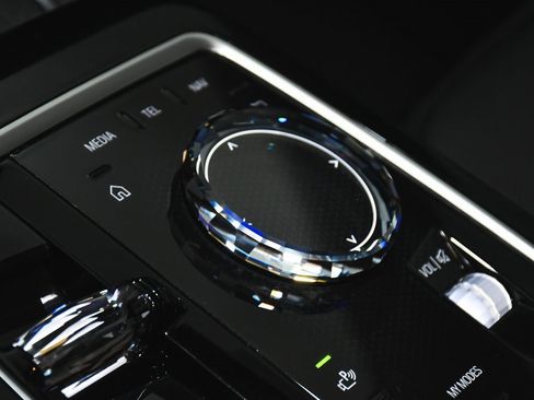 Used 2025 BMW 740i image 75