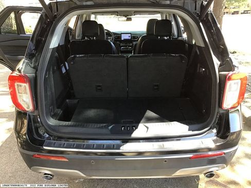 Used 2022 Ford Explorer Limited w/ Equipment Group 301A RWD image 17