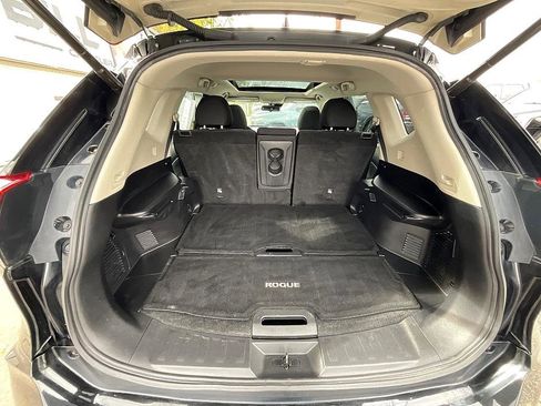 Used 2019 Nissan Rogue SV w/ Sun & Sound Touring Package image 8