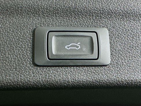 Used 2025 Audi Q3 2.0T Premium AWD/4WD image 29