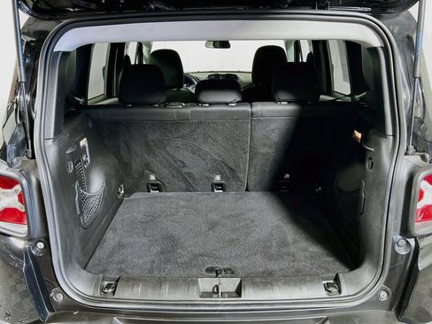 Used 2017 Jeep Renegade Latitude FWD image 22