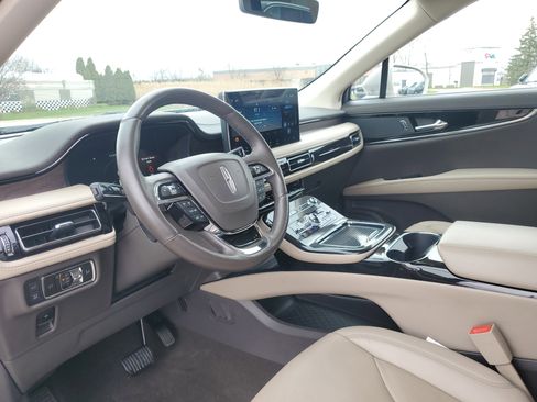 Used 2022 Lincoln Nautilus Reserve image 12