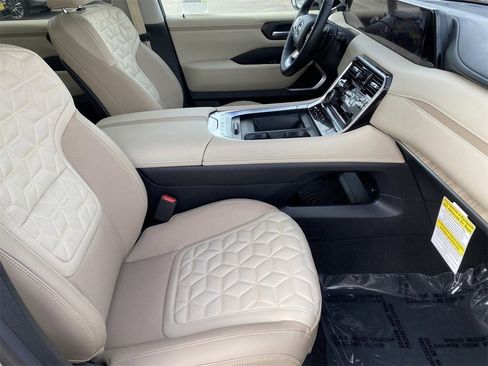 New 2026 Nissan Armada Platinum image 9