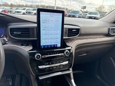 Used 2023 Ford Explorer Platinum w/ Technology Package image 20