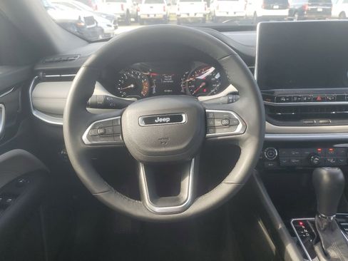 Used 2025 Jeep Compass Limited AWD/4WD image 11
