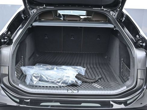 Used 2025 Audi A6 e-tron Prestige AWD/4WD image 15