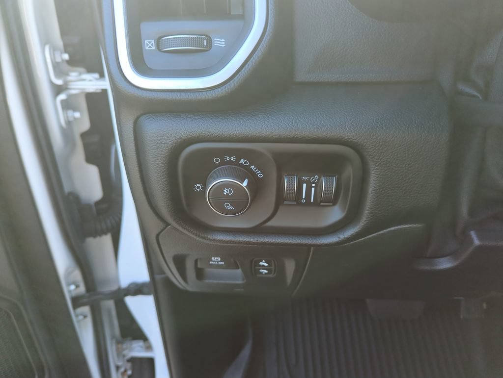 Used 2019 RAM 1500 Big Horn AWD/4WD image 19