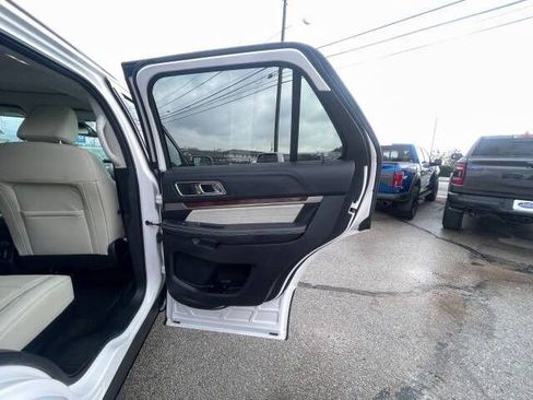 Used 2019 Ford Explorer Platinum AWD/4WD image 17