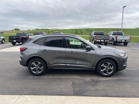 Used 2023 Ford Escape ST-Line w/ Tech Pack #1 AWD/4WD image 4