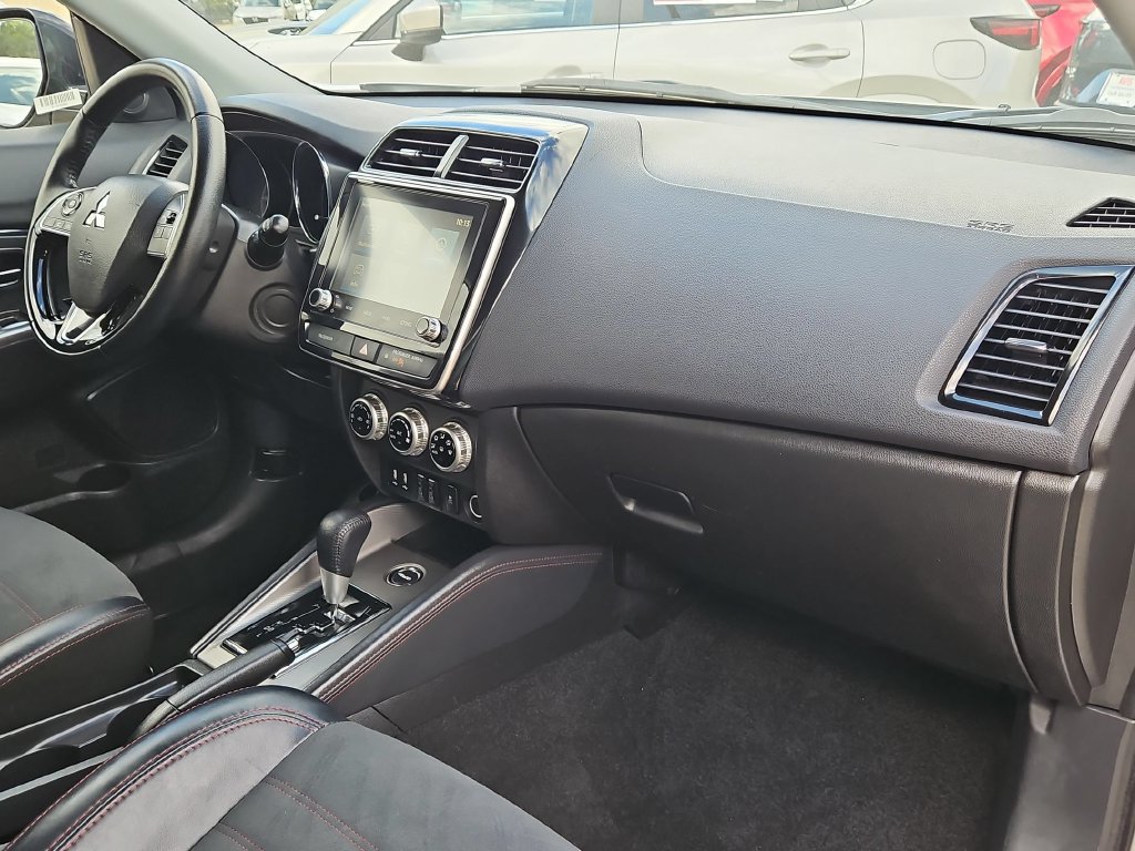 Used 2025 Mitsubishi Outlander Sport AWD image 32