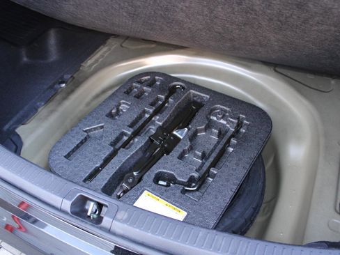 Used 2024 Toyota Corolla LE image 28