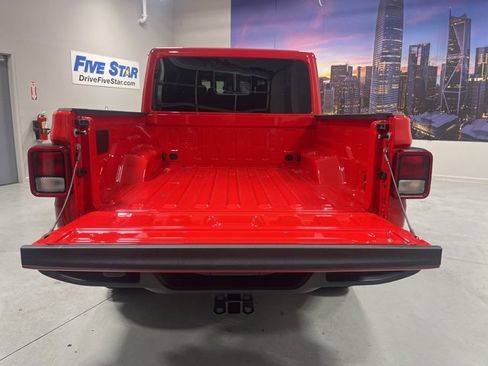 New 2025 Jeep Gladiator Sport image 29