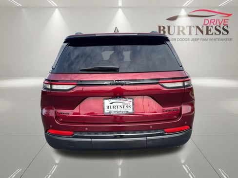 Used 2023 Jeep Grand Cherokee Limited w/ Black Appearance Package AWD/4WD image 7