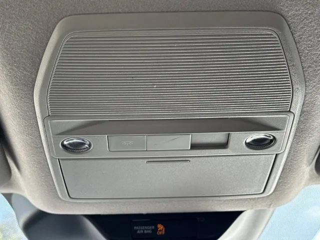 Certified 2025 Nissan Kicks SR FWD image 18