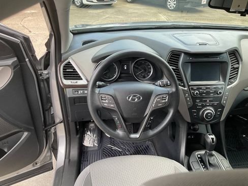 Used 2018 Hyundai Santa Fe SE w/ Cargo Package FWD image 12