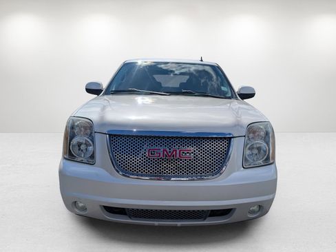 Used 2009 GMC Yukon Denali image 2