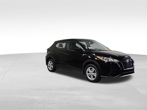 New 2025 Nissan Kicks Play S image 8