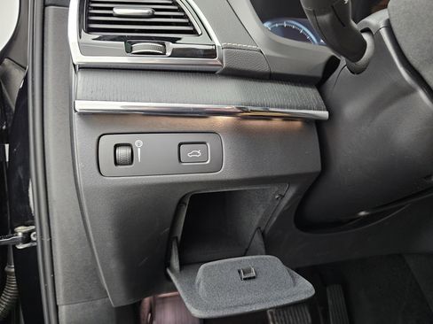 Used 2022 Volvo XC90 T6 Inscription w/ Lounge Package image 9