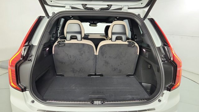 Used 2026 Volvo XC90 B6 Plus w/ Protection Package Premier AWD/4WD image 42