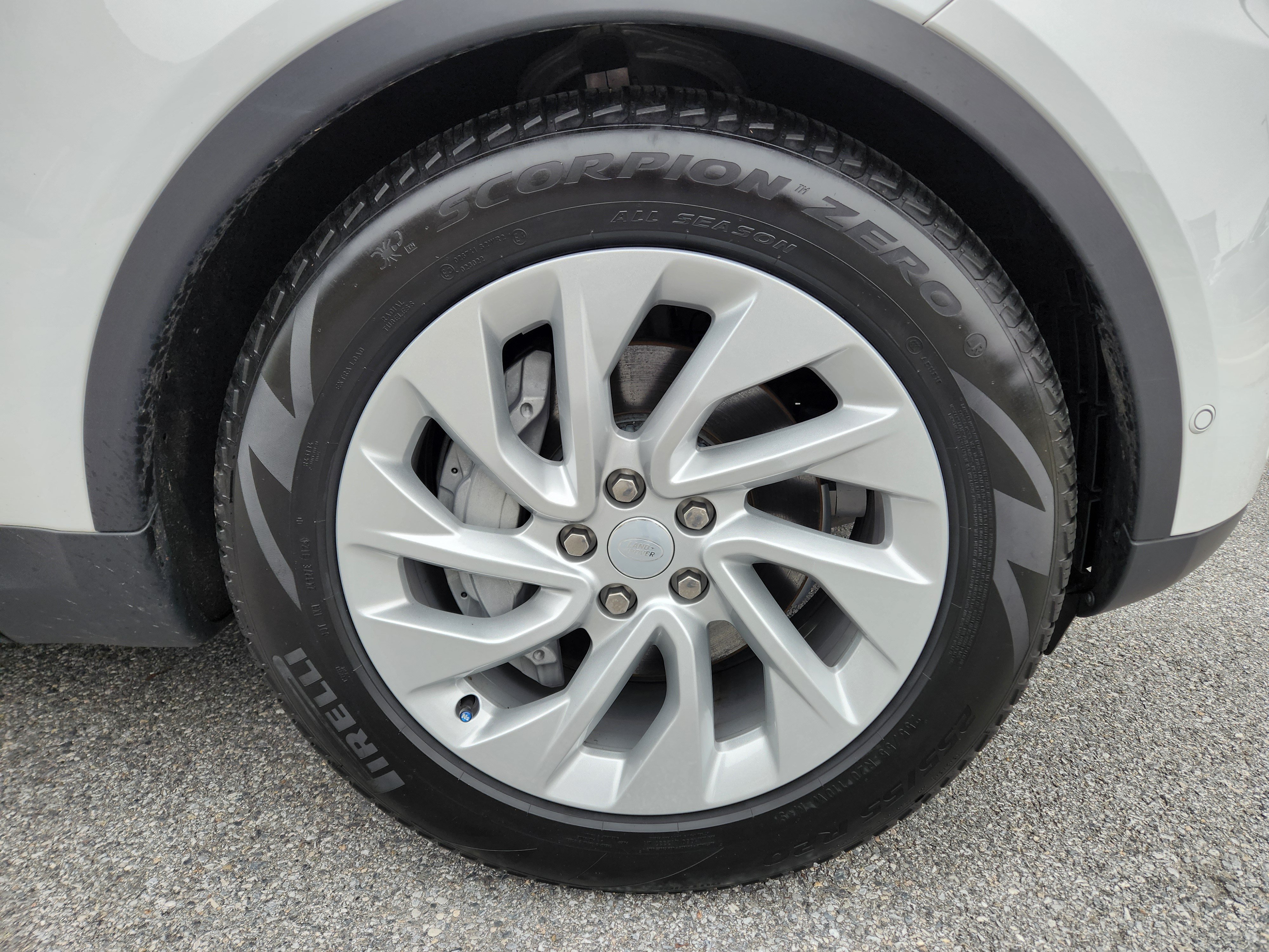 Certified 2025 Land Rover Discovery S AWD/4WD image 7