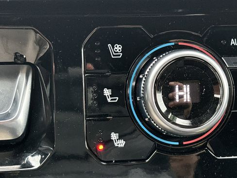 Used 2024 GMC Sierra 2500 AT4 w/ Technology Package image 26