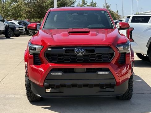 Used 2025 Toyota Tacoma TRD Sport AWD/4WD image 7