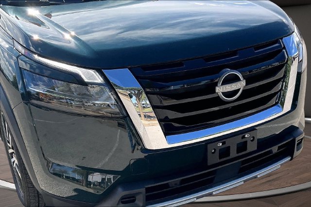 Certified 2024 Nissan Pathfinder Platinum w/ Cargo Package FWD image 27