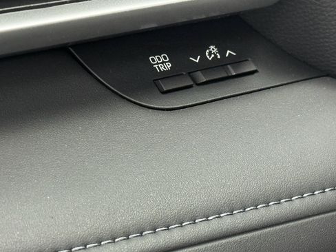 Used 2024 Toyota Highlander LE image 17