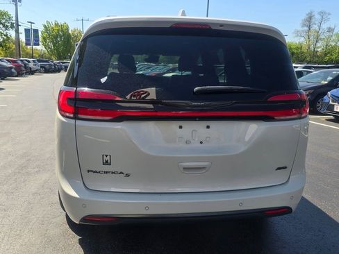 Used 2021 Chrysler Pacifica Touring-L w/ Premium & Safety Sphere Group AWD/4WD image 6