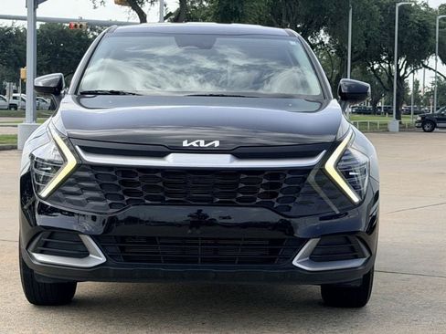 Used 2025 Kia Sportage LX FWD image 3
