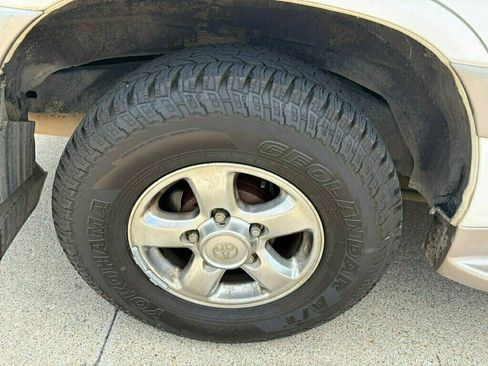Used 2001 Toyota Land Cruiser w/ Convenience Pkg AWD/4WD image 26