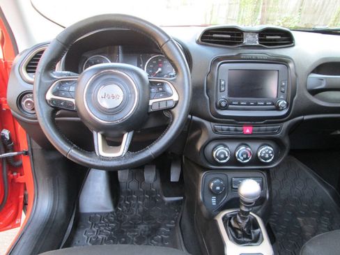 Used 2015 Jeep Renegade Latitude AWD/4WD image 25