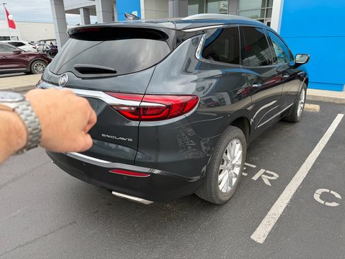 Used 2018 Buick Enclave Premium w/ Experience Buick Package FWD image 7