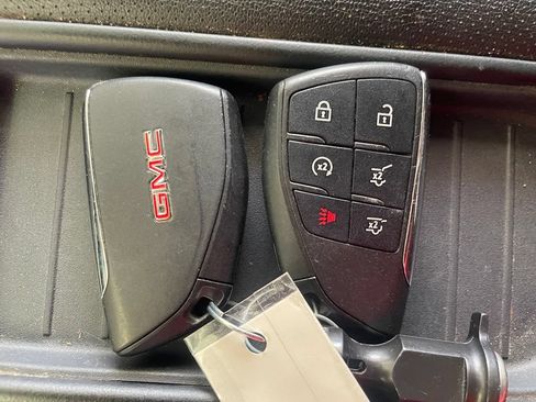 Used 2021 GMC Yukon AT4 w/ Rear Media and Nav Package AWD/4WD image 18
