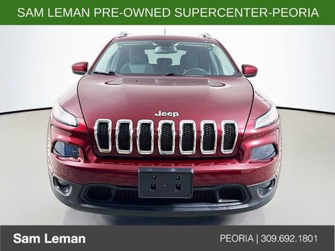 Used 2018 Jeep Cherokee Latitude w/ Cold Weather Group image 2