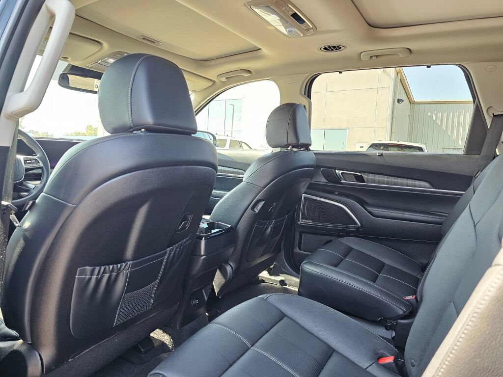 Used 2024 Kia Telluride SX w/ Towing Package AWD/4WD image 13