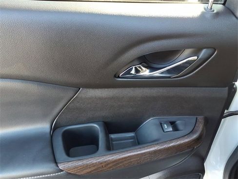 Used 2022 GMC Acadia Denali w/ Denali Technology Package image 6