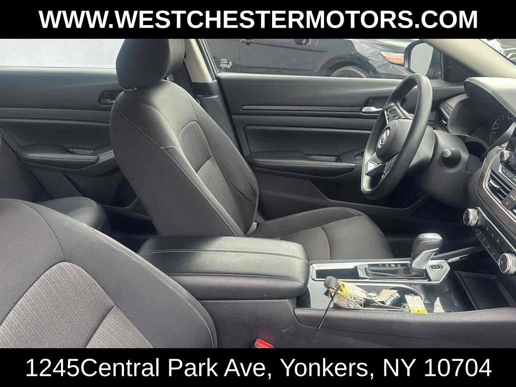 Used 2024 Nissan Altima 2.5 SV FWD image 14